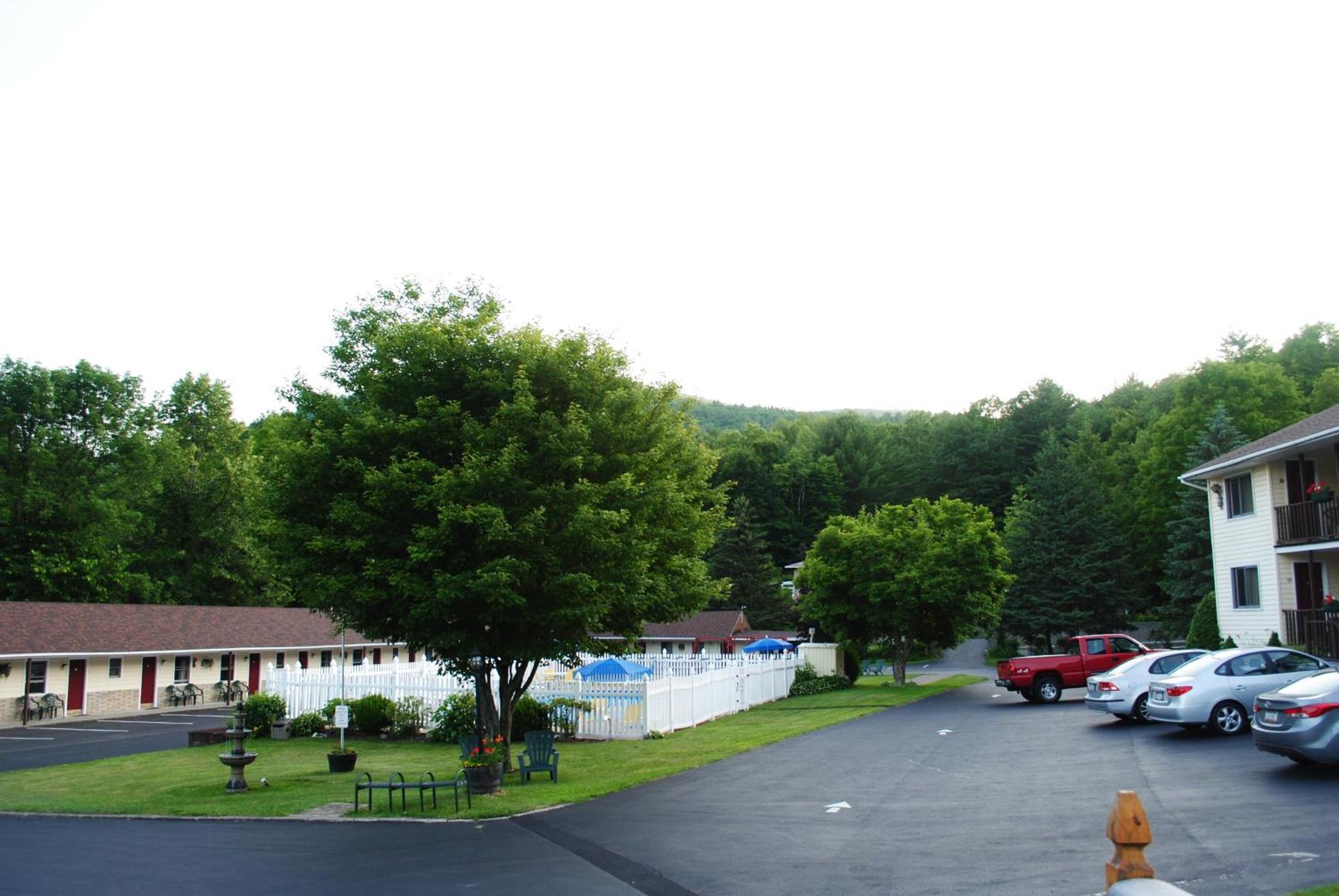 Fran Cove Motel Lake George Buitenkant foto