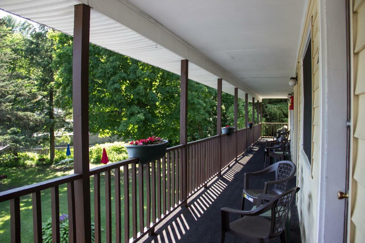 Fran Cove Motel Lake George Buitenkant foto
