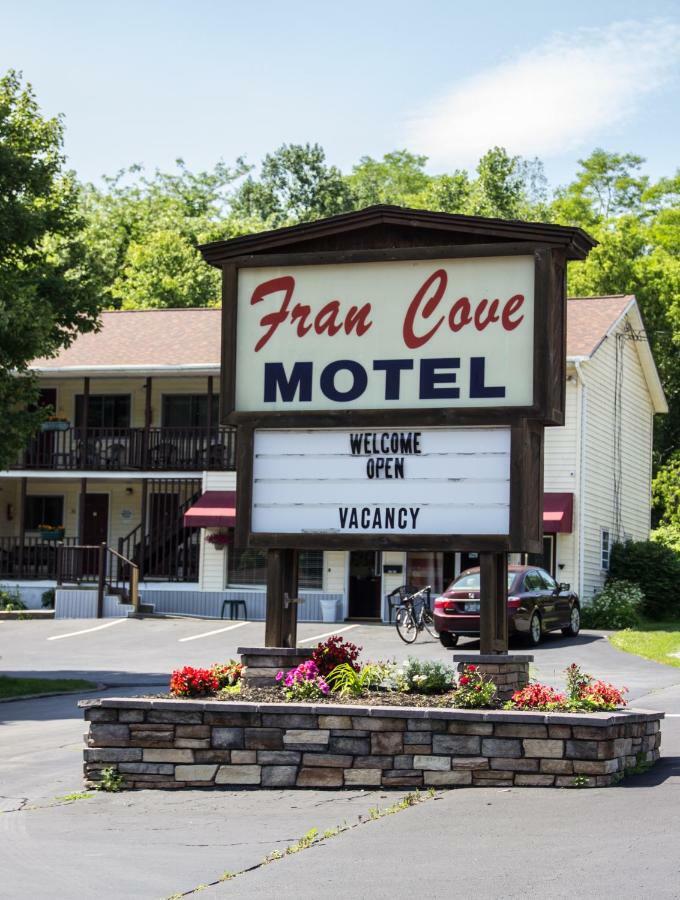 Fran Cove Motel Lake George Buitenkant foto