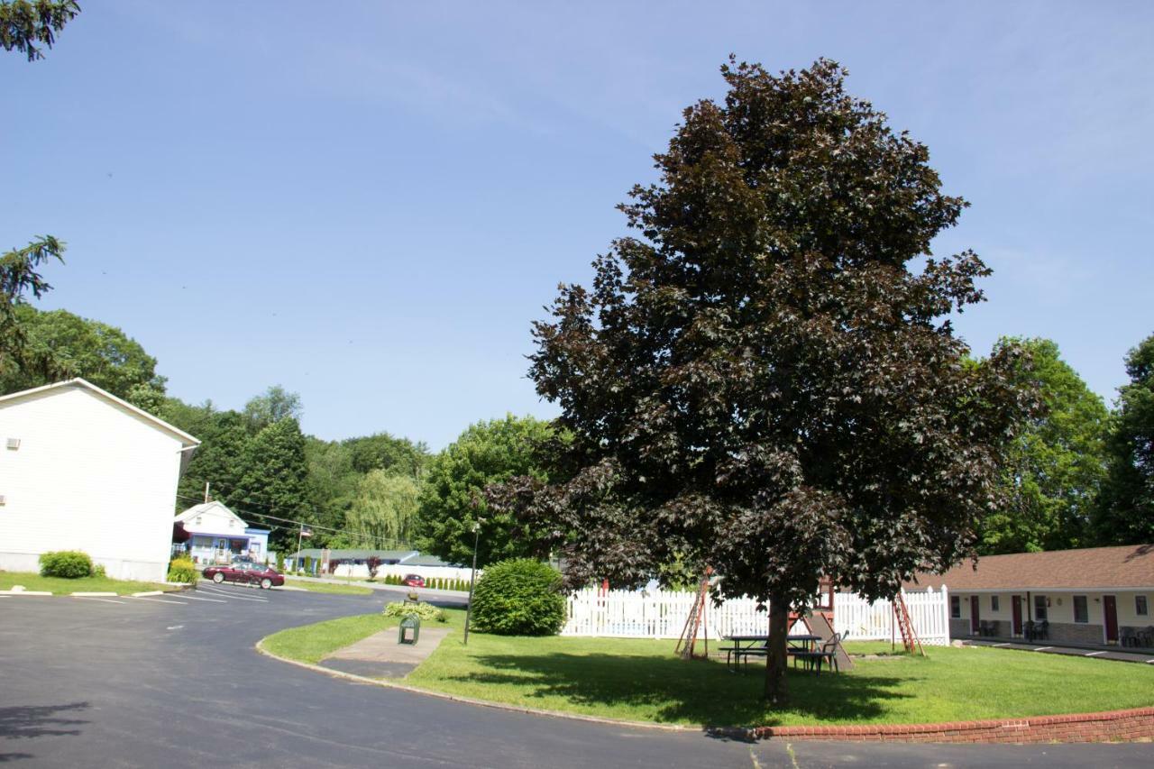 Fran Cove Motel Lake George Buitenkant foto